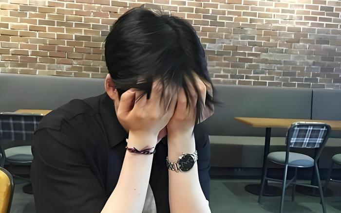 Con trai không cho mẹ dự đám cưới vì "sợ xấu hổ", sếp biết chuyện lập tức sa thải ngay tại chỗ