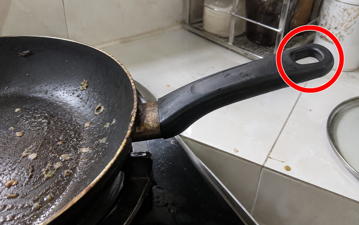 Hơn 90% người dùng không biết công dụng của chiếc lỗ nhỏ trên cán nồi, chảo