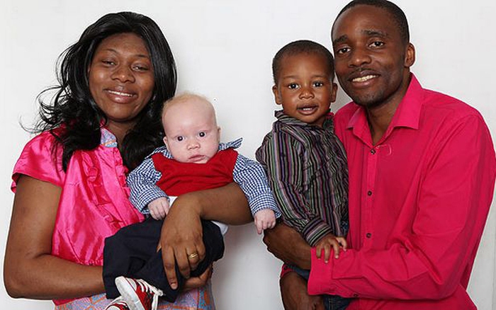 Hài hước những ca bố mẹ da đen đẻ con da trắng - BỐ MẸ DA ĐEN CON DA TRẮNG,  BO ME DA DEN CON DA TRANG