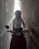 Chuyện thật như đùa: Ở trung tâm Hà Nội, muốn về nhà phải đục tường đưa xe vào