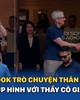 CEO Tim Cook trò chuyện thân mật, vui vẻ chụp hình với thầy cô giáo Hà Nội