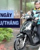 Nữ tài xế Xanh SM Bike: ‘22,5 triệu/tháng, 10 tiếng/ngày, chuyển sang xe điện thấy khỏe hơn vì…’