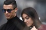 Biết Ronaldo buồn vì Bồ Đào Nha bị loại, Georgina lập tức có mặt tại khách sạn của đội tuyển để an ủi CR7