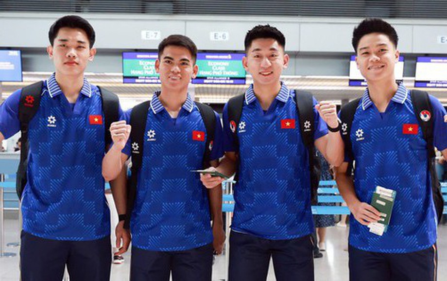 Dàn trai đẹp U22 Việt Nam khoe visual sáng bừng ngày sang Thái Lan dự SEA Games, quyết tâm giành HCV