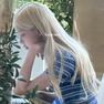 "Thành viên gầy nhất BLACKPINK" mê mãi kiểu áo quần này!